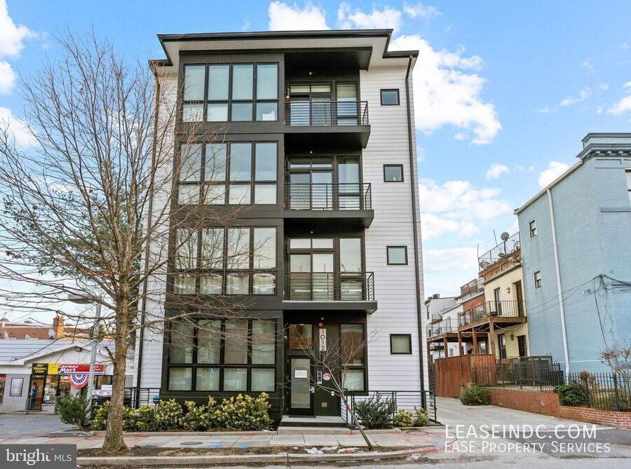 Primary Photo - 1012 Harvard St NW