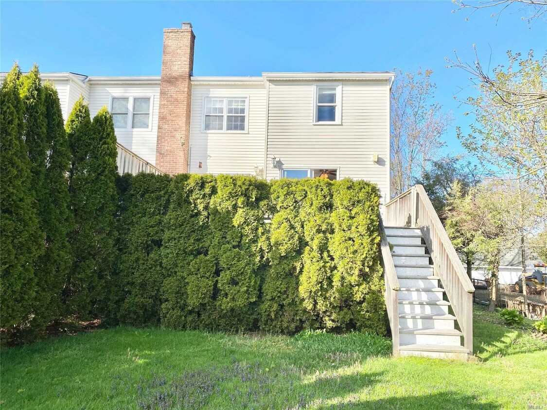 Primary Photo - 1 Brookside Dr