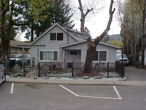 Building Photo - 306 Broadway St