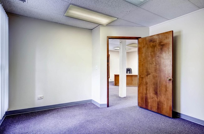 Building Photo - 27902 Meadow Dr