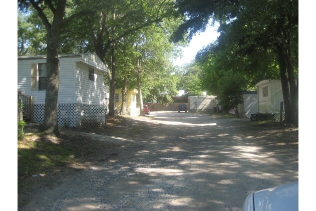 Building Photo - Oak Crest MHP