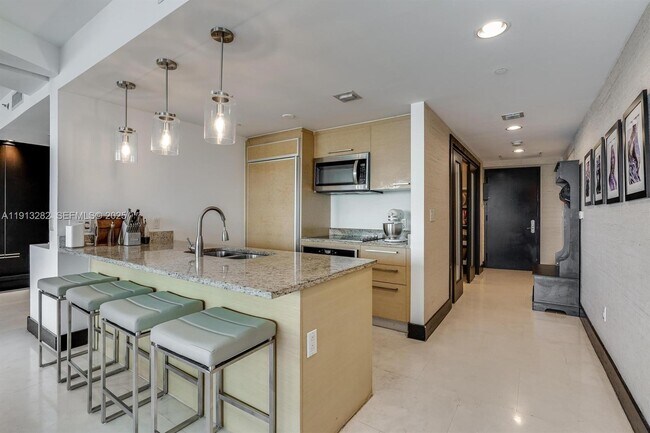 Building Photo - 1800 S Ocean Dr