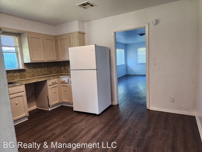 Building Photo - 3 br, 1 bath House - 1316 Clover Drive