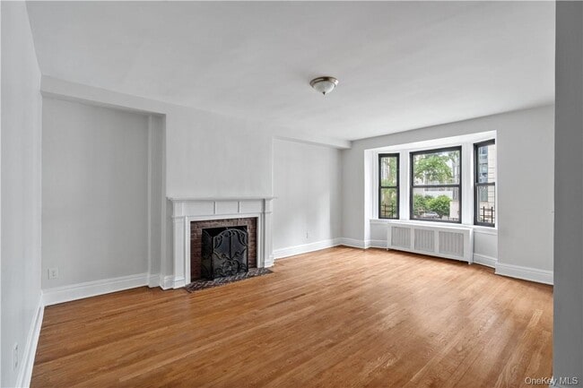 Building Photo - 250 Martine Ave