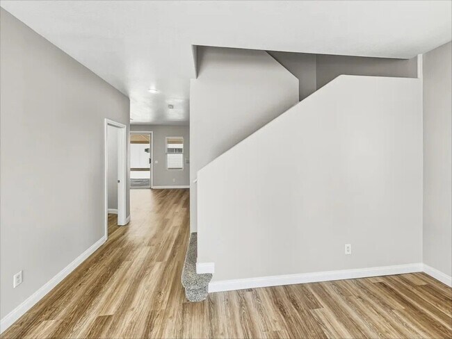 Building Photo - 1180 Antoinette St