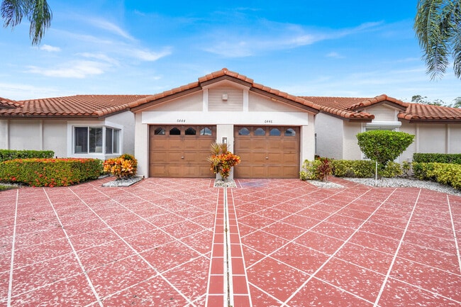 Foto del edificio - 6444 Mill Pointe Cir