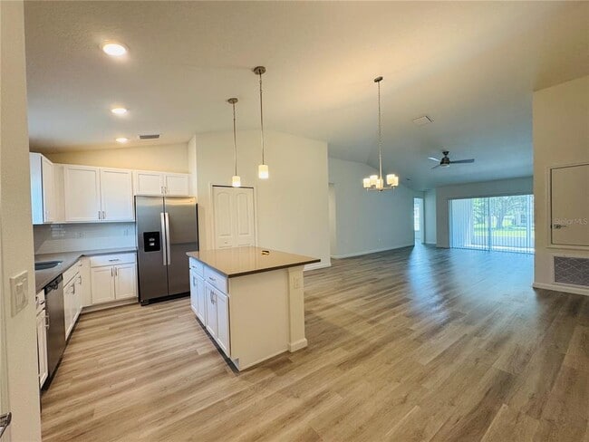 Building Photo - 72 Lancelot Dr