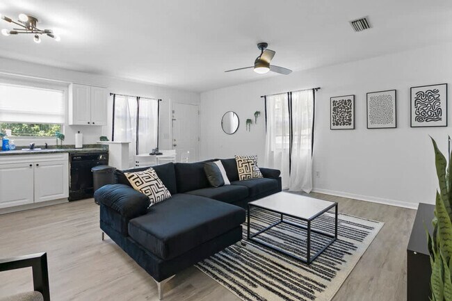 Foto del edificio - 2401 Gordon St