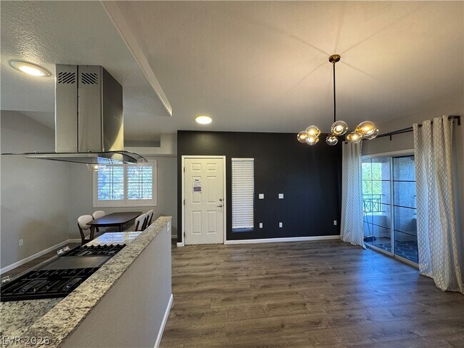 Foto del edificio - 401 Amber Pine St