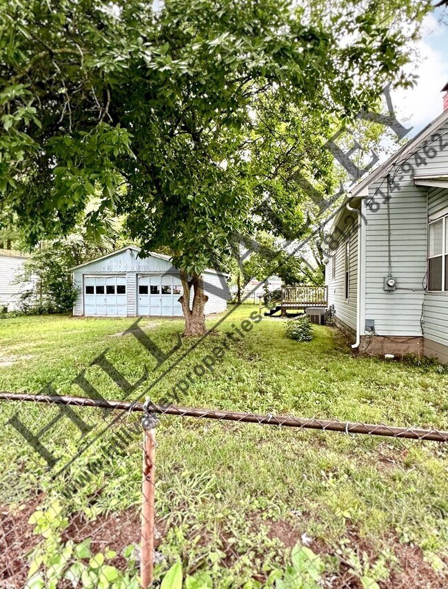 Building Photo - Three Bedroom Home in West Terre Haute