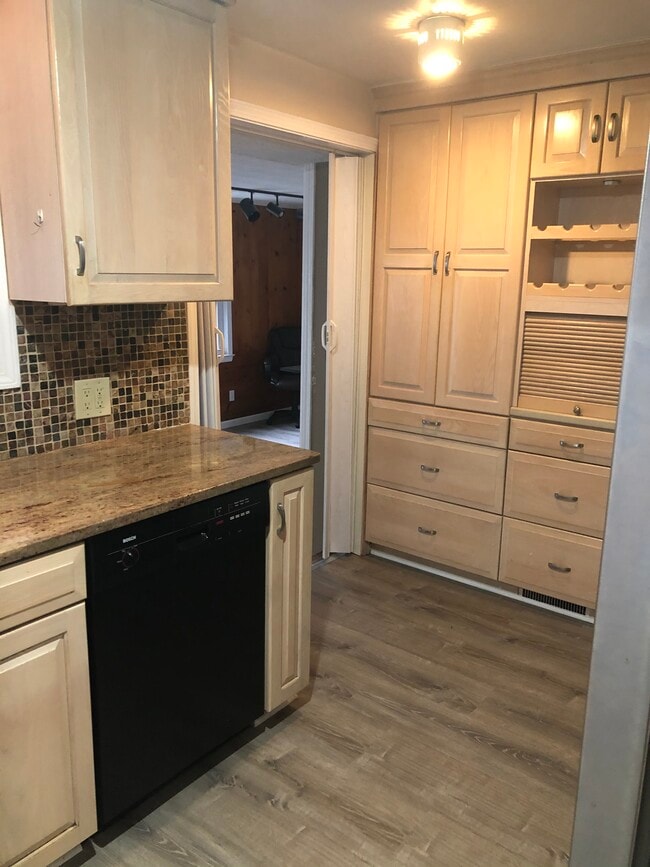 kitchen - 23903 E Groveland Rd