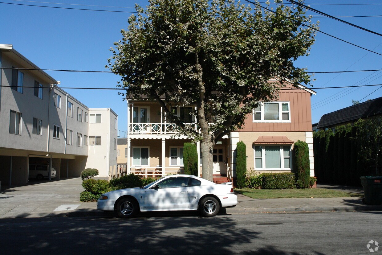 Building Photo - 1116 Douglas Ave