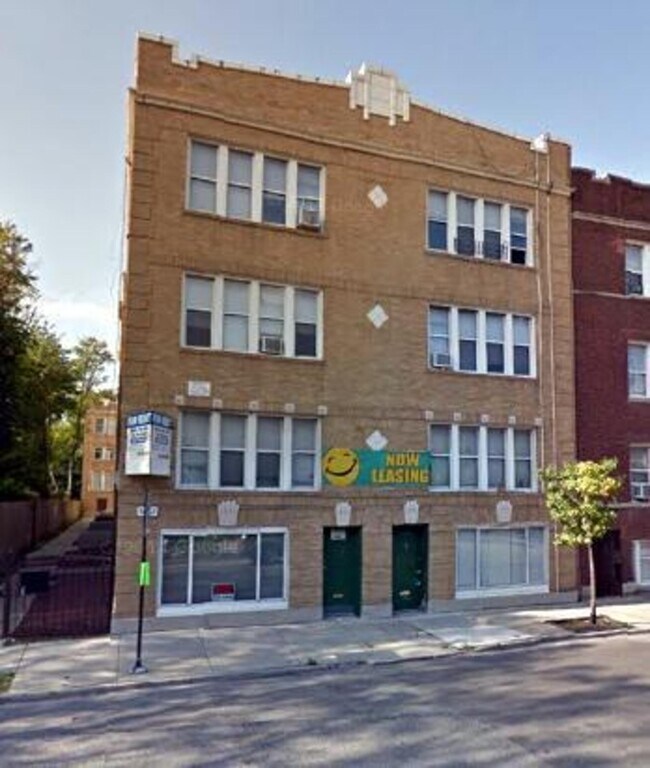 Foto del edificio - 5662 N Ridge Ave