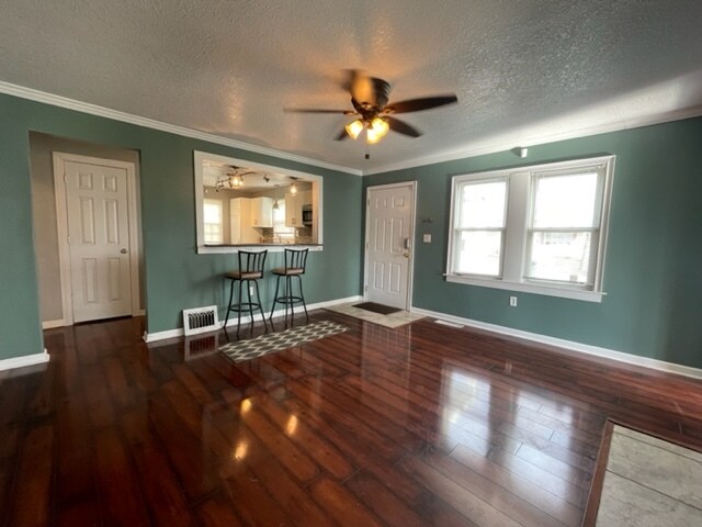 Foto del edificio - 725 N Hillcrest Blvd