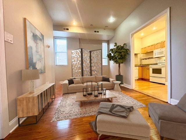 Gorgeous Living - 729 S Negley Ave