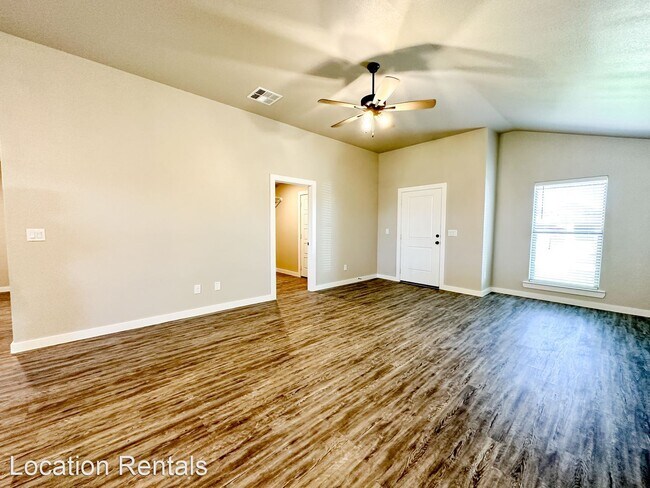 Building Photo - 3 br, 2 bath House - 305 E 23rd Street
