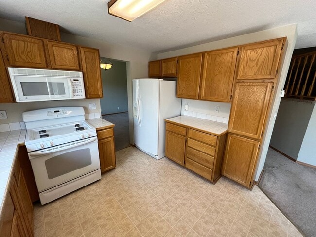 Foto del edificio - Large 3 Bed/2.5 Bath Located in Providence Neighborhood