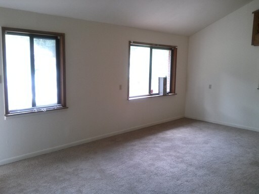 Building Photo - 5360 Lee Cir