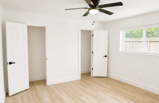 Building Photo - 815 Centerwood Dr