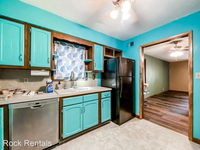 Building Photo - 2 br, 1 bath House - 903 E 24th  Apt A