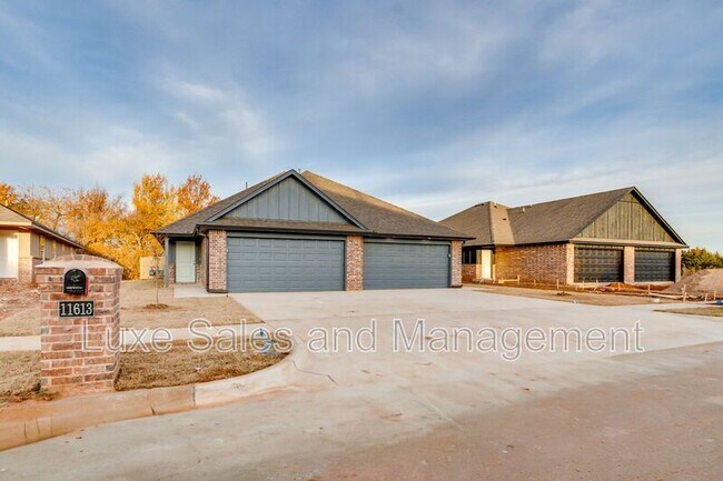 Foto del edificio - 11613 Mackenzie Wy