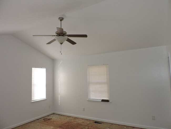 Building Photo - Call Linda 804-642-2106 or linda@vacosold.com