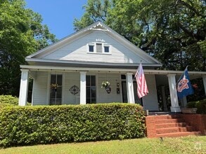 Building Photo - 2162 Dauphin St