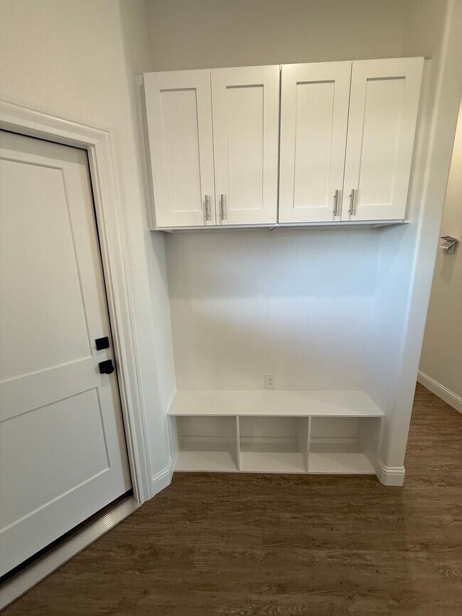 Building Photo - GVS Duplex