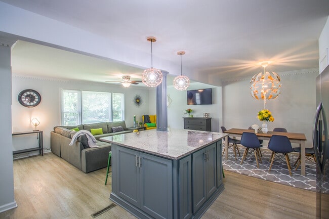 Open kitchen - 8800 Nightingale Ln