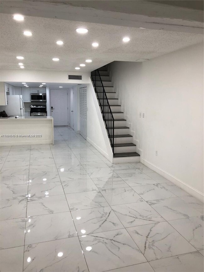 Building Photo - 1555 W 44th Pl