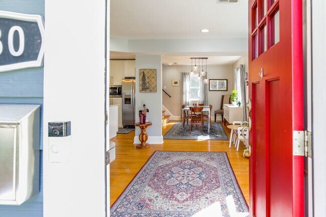 Building Photo - Fantastic Home in Fort Dupont Park! Parkin...