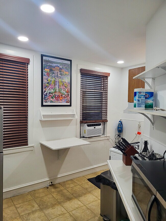 Kitchen - 1302 E Columbia Ave