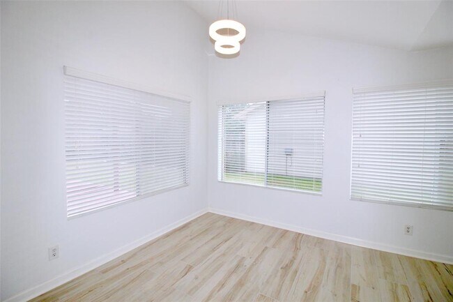Foto del edificio - 2610 Chimneystone Cir