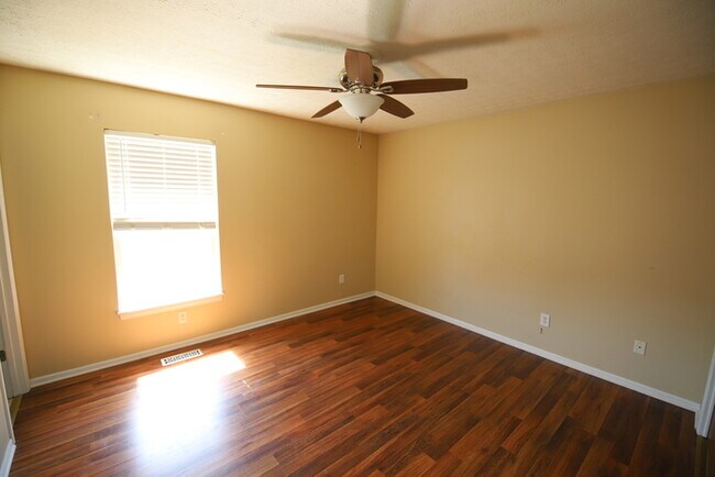 Building Photo - Three bedroom Home is Green Ridge Estates