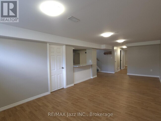 Building Photo - 127 Lupin Dr