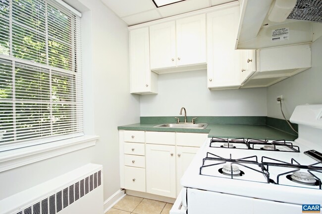 Building Photo - 32 University Cir