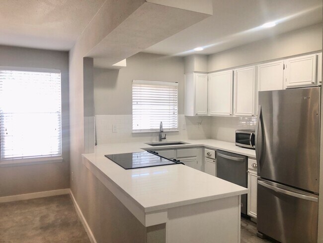 Foto del edificio - Remodeled Bellevue Condo