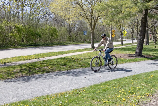 Glencoe is very accessible via bicycle with paths throughout its many nearby parks