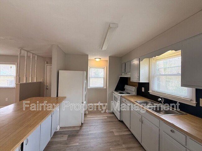 Foto del edificio - 3221 Dearborn Dr