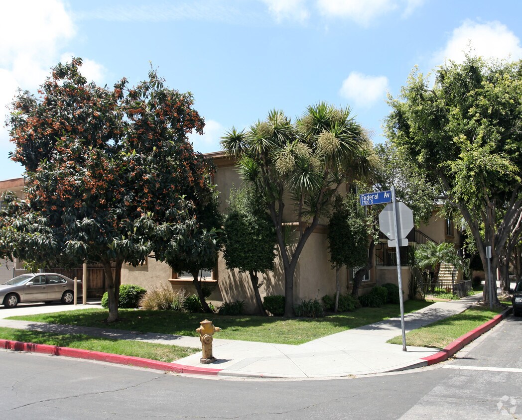 Foto principal - 11610 Iowa Ave