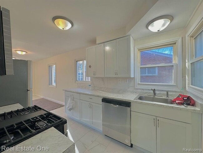 Foto del edificio - 29916 Brooklane St