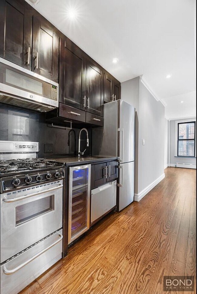 Foto del edificio - 309 E 8th St