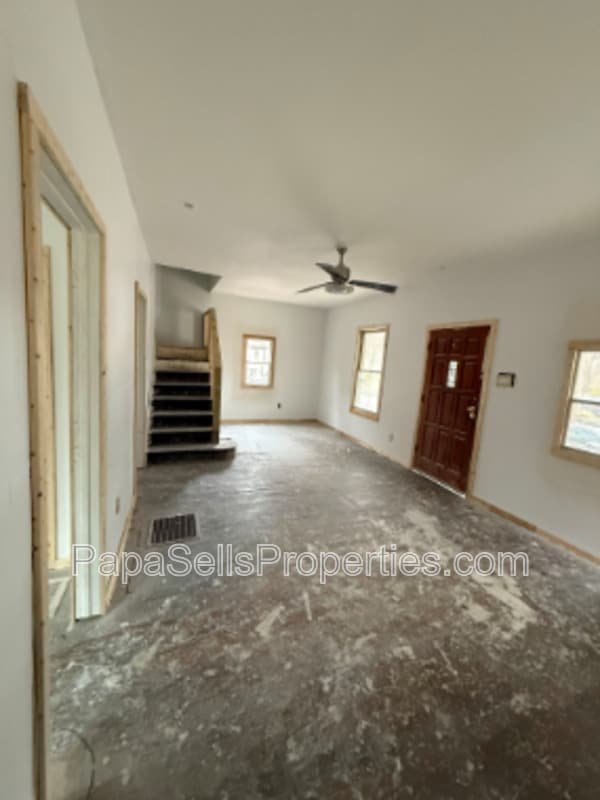 Building Photo - 327 E Stuart Ave