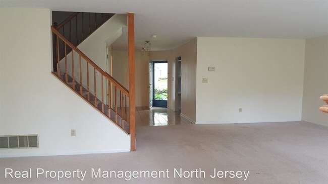 Building Photo - 3 br, 2.5 bath House - 10 Colebrook Ct.