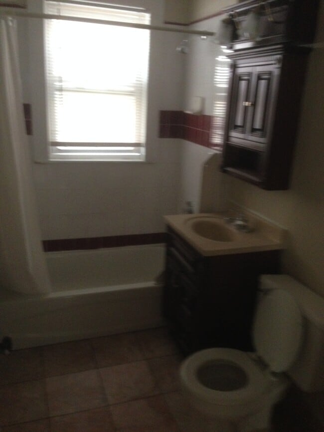 Building Photo - 98 Forest Hills St