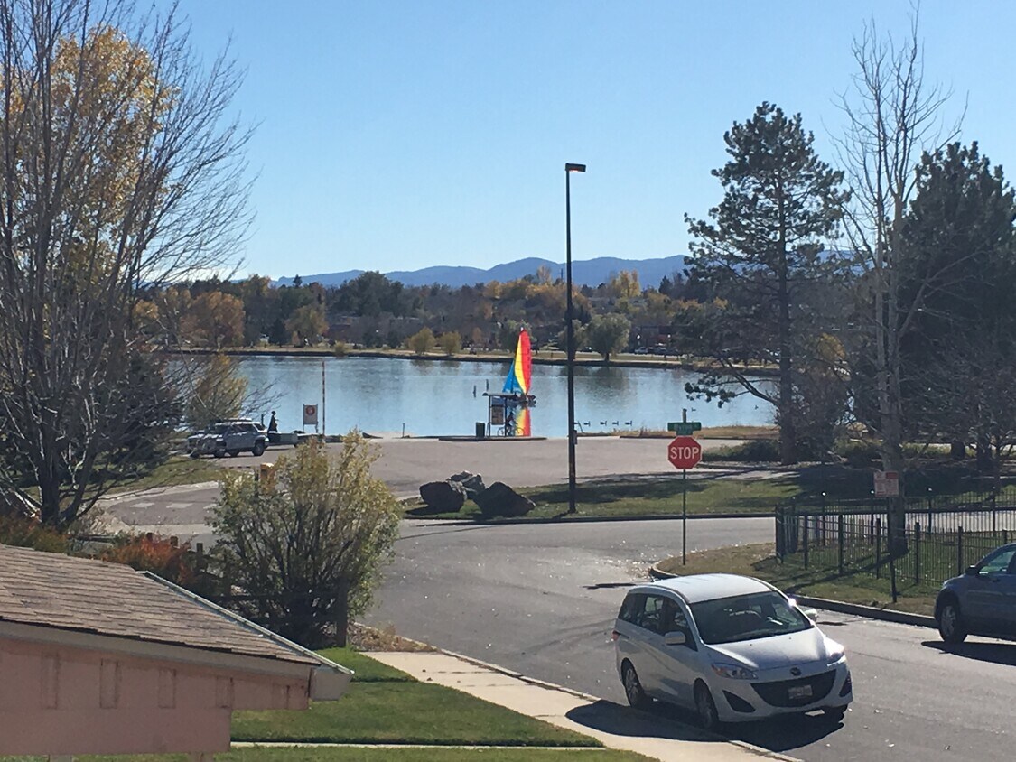 Lake, a las montañas, vista a la ciudad desde el porche - 2480 Yates St