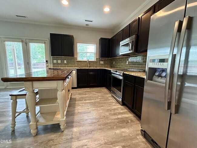 Building Photo - 2115 Old Rosebud Dr