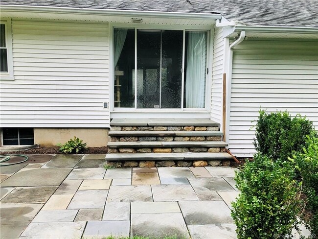 Building Photo - 249 New Canaan Ave