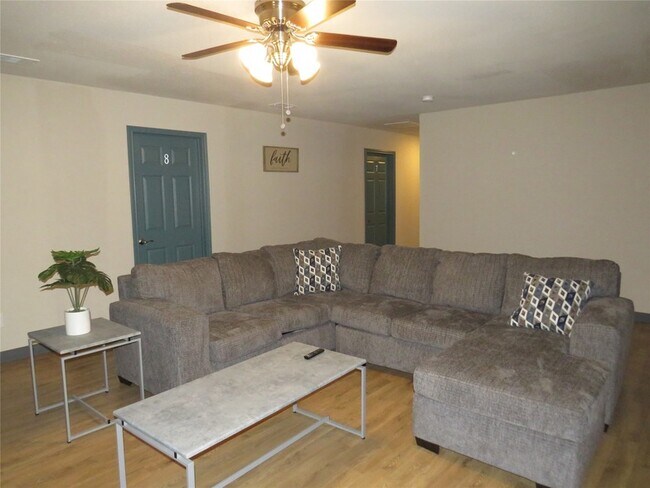 Foto del edificio - 12069 Joyce Ln