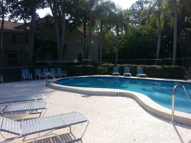 Building Photo - Beautiful Heatherwood Condo